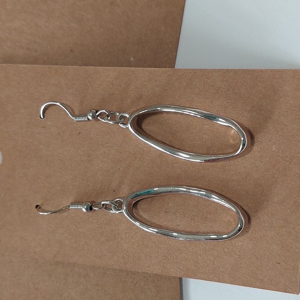 3 Pair New Earrings . - Picture 3 of 5